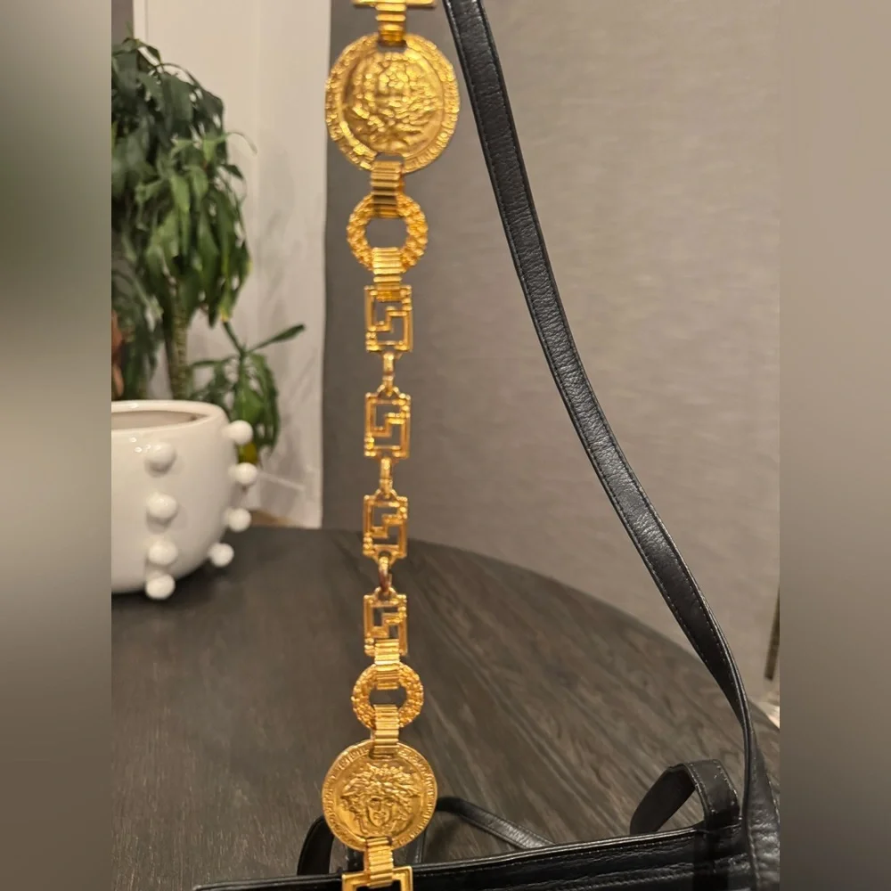 1990s Gianni Versace Couture Medallion Black leather Chain Bag - Picture 4 of 12